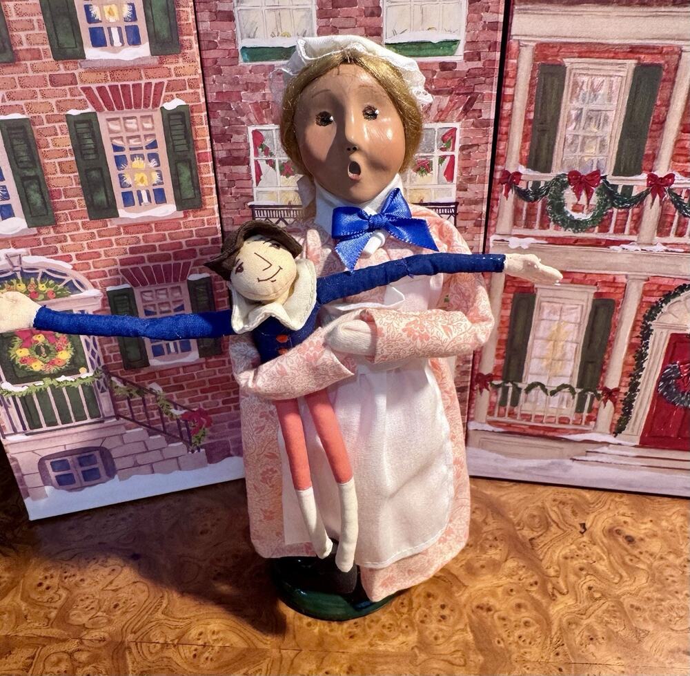 2001 Byers Choice Williamsburg Girl w Doll Signed Exclusive Caroler Pink Skirt